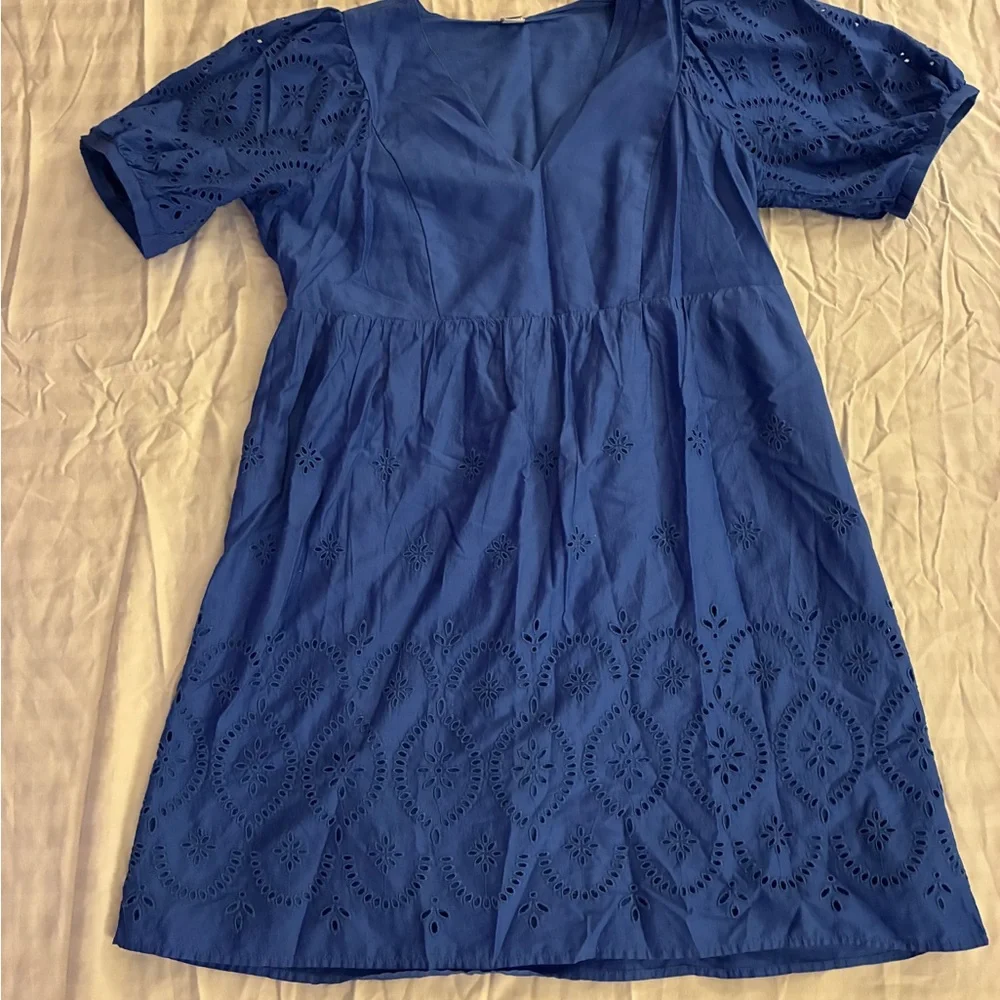 Old Navy V Neck Eyelet Dress - Picture 3 of 5